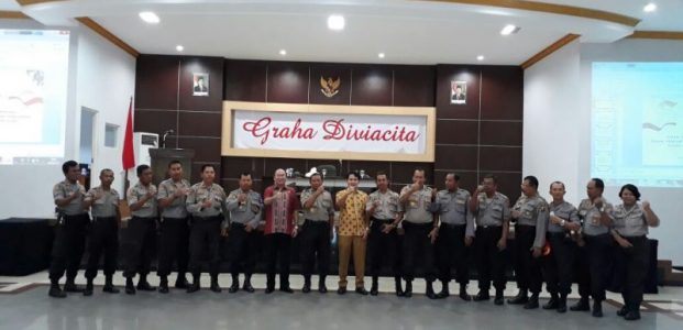 Bangun dan Pelihara Idealisme untuk Wujudkan Polri yang Promoter Bangun dan Pelihara Idealisme untuk Wujudkan Polri yang Promoter