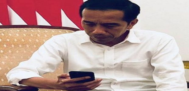 Jokowi Minta DPR Revisi UU ITE Jokowi Minta DPR Revisi UU ITE