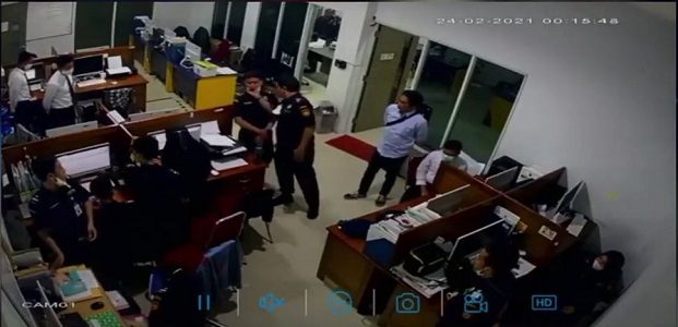 Lakukan Kekerasan Kepala Bea Cukai Jayapura Diberhentikan Sementara Lakukan Kekerasan Kepala Bea Cukai Jayapura Diberhentikan Sementara